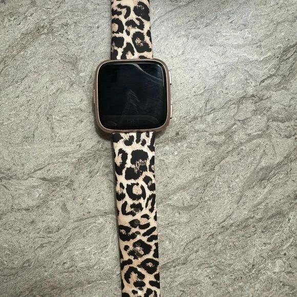 Fitbit Versa - Picture 2 of 3